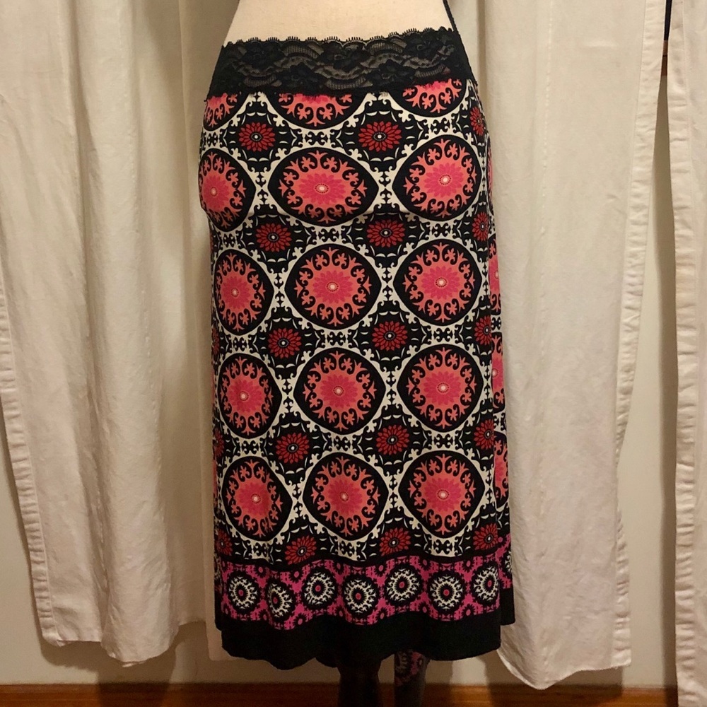 Below-The-Knee Patterned Skirt - image 1